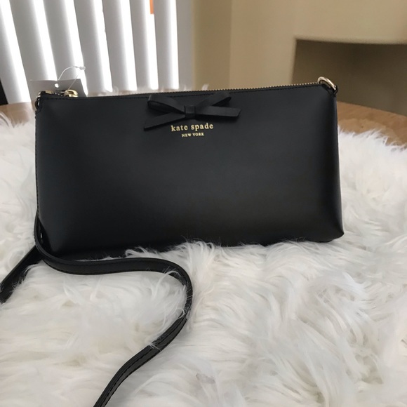 kate spade Handbags - Sale ❗️Kate spade Crossbody bag 🥰